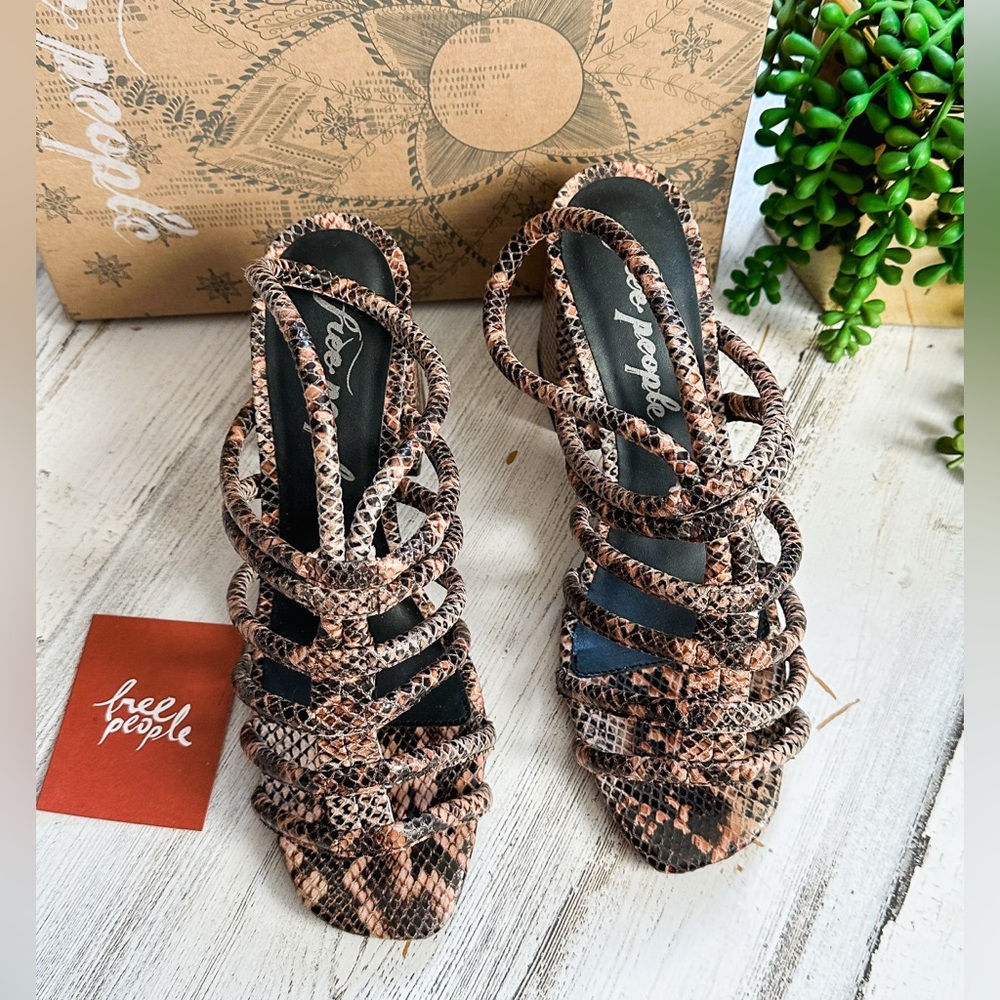 NEW Free People Colette Cinched Block Heel Strappy Snake Print Sandals size 39 - Picture 2 of 11
